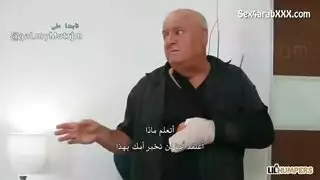 خادمة منزلية منحرفة تعطي المراهق ضربات شرجية قاسية