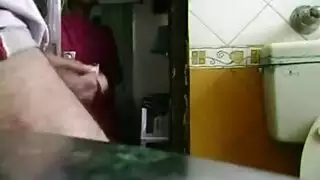 خادمة المنزل الهندية تحصل على مقعد في الصف الأمامي لهزتي
