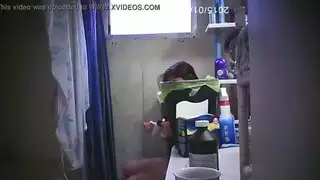 جزائرية عارية تبدل ملابسها: أثداء كبيرة نضرة وجسم شاب مشدود