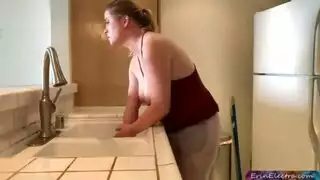 سكس التجسس على الأخت في المطبخ ونيكها إغتصاب
