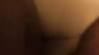 الرجل الأسود يمارس الجنس مع امرأة عاهرة بينما تعمل صديقته في مكتب آخر