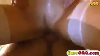 فاتنة اليورو مص الديك أثناء الاختبار