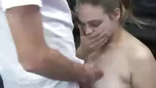تحتاج فتاة الأبنوس إلى اللعنة جيدًا ، حتى قبل أن يصبح بوسها المحلوق تمامًا جاهزًا لذلك