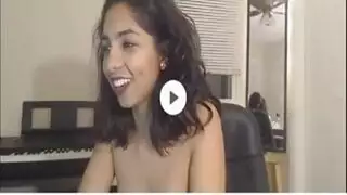 حسي لاتينا اللعب مع شاذه كبيرة ديك