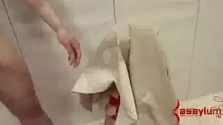 فاتنة تمتص ويحصل على نائب الرئيس ضخمة الوجه.