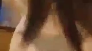 اثنان من الفتيات المثيرات يتمتعن بمجموعة ثلاثية رائعة مع رجل يقوم بالتصوير
