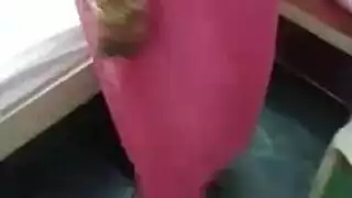 تتسم زوجة ساخنة واحدة من قبل زوجها.