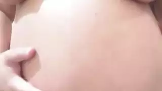 الخطوة العربية الحامل الأم التي تضايق وتشرط على كاميرا الويب تبحث عن شخص ما يمارس الجنس مع بوسها المشعر