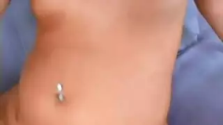 الكلبة في النظارات والكعب تمتص قضيبي