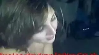 حصلت فاتنة ذات الشعر الأحمر مفلس قليلا على التوتر بعد أن قرر والدها أن يمارس الجنس معها