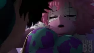 شقراء متعرج تمنع ثديها الساحر والحمار المستديرة