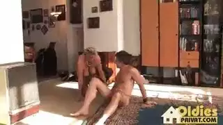 شقراء قديم يقوم بعمل جيد لخدمة اللاعبين الأصغر سنا، عندما يكون دسار خارج عن السيطرة.