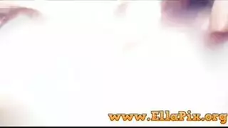 أودري شقراء جميلة تأخذ على اثنين من الديكة الكبيرة