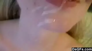 يصور الزوج زوجته المخادعة تحصل على اللعنة الثابت من قبل صديقتها المقربة