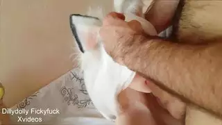 حمى الكوسبلاي: دمية ثعلب الثلج تصبح خشنة وعميقة بواسطة الديك!