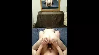 فتاة قرنية المجاور يمسح من قبل الرجل أصلع.