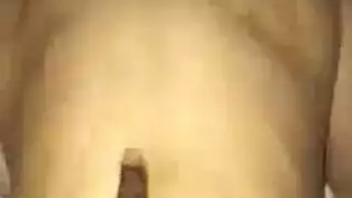 أجرى رجل أسود تجربة جنسية على كتكوت حامل ، لأنها تتذرع بأن تكون عاهرة